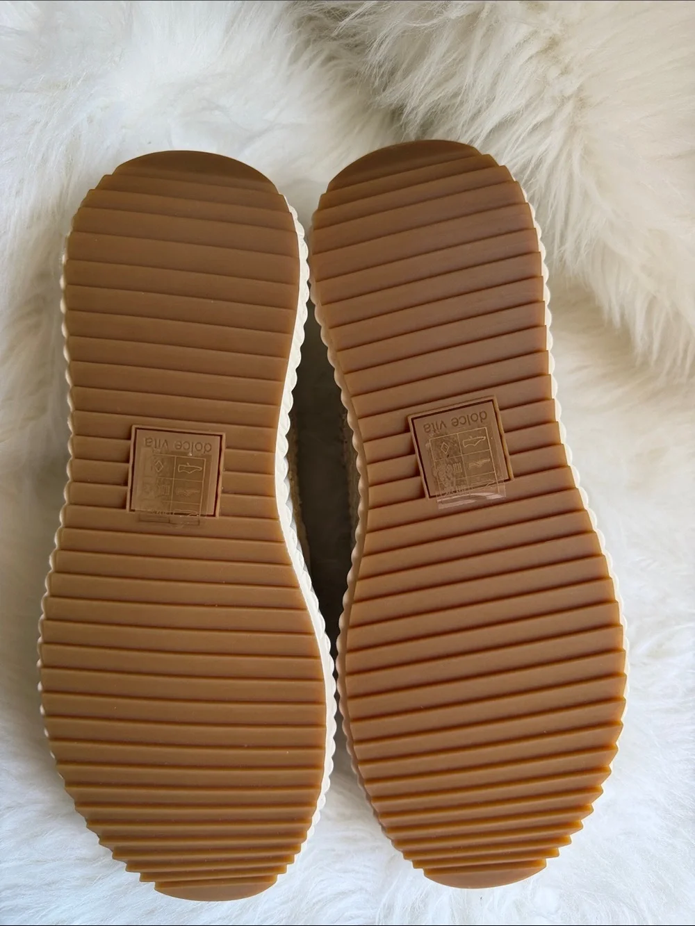 Dolce Vita woman’s Dandi platform sneakers  size 8.5